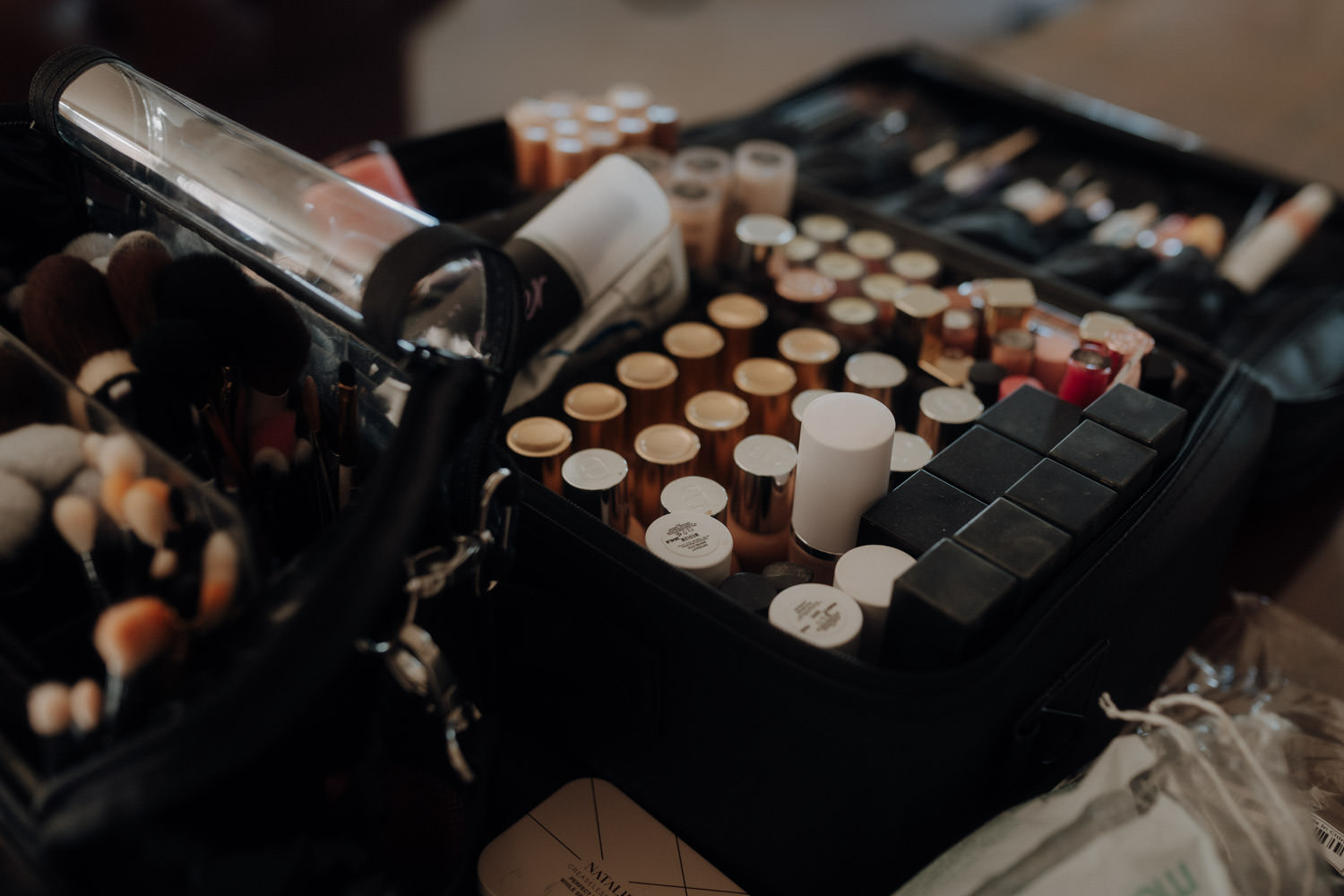 Detailaufnahme von Make-Up bei einem Getting Ready.